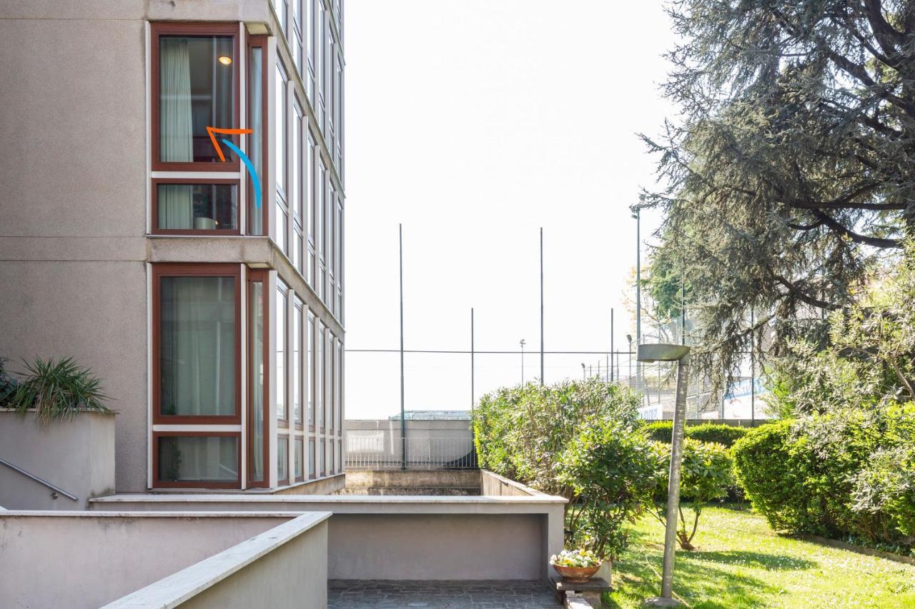 Twins - Tolstoj District Milaan